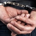 Sarandë.Goditën për shkak të detyrës Shefin e Hetimit të Krimit të Komisariatit të Policisë Sarandë.Arrestohen 6 persona, 1 në kërkim.