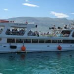 Hapet sezoni turistik në Gjirin e Vlorës, rritet interesi për lundrimet drejt Sazanit dhe Karaburunit