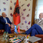 “To Vima”: Ministri grek i Mbrojtjes vizitë në Tiranë, takim me Ramën dhe Nufin