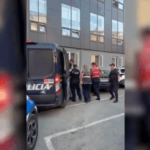 Sarandë.Vidhnin banesa dhe automjete, goditet grupi kriminal. Arrestohen 4 persona, 1 në kërkim