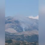 Finiq. Zjarre pranë fshatrave Zminec e Karroq në Finiq, terreni i vështirë pengon ndërhyrjen e zjarrfikësve
