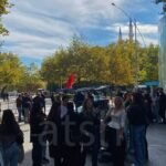 Protestuesit mblidhen jashtë Kuvendit, policia vendos perimetër sigurie