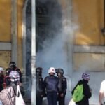 FOTOGALERI- Protestuesit zjarr derës së Ministrisë së Ekonomisë dhe Inovacionit